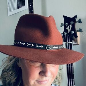 Connor handmade 100% wool hat medium